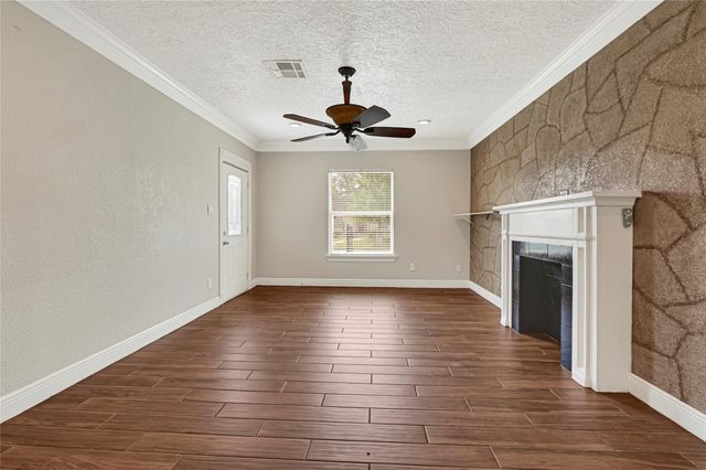 7125 Gillen St, Houston, TX 77087