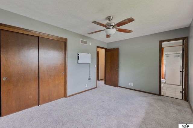 8304 S 49th Avenue, Omaha, NE 68157