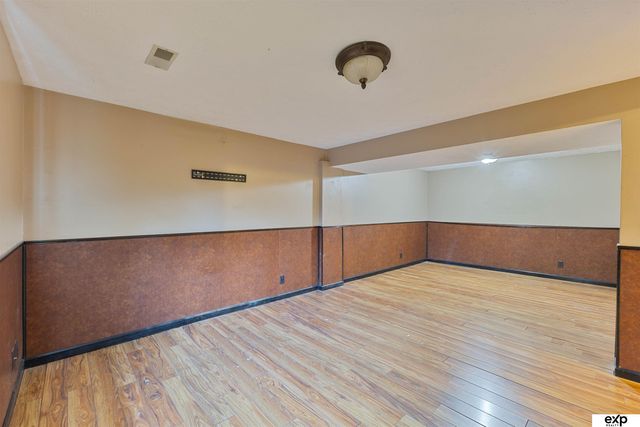 8304 S 49th Avenue, Omaha, NE 68157