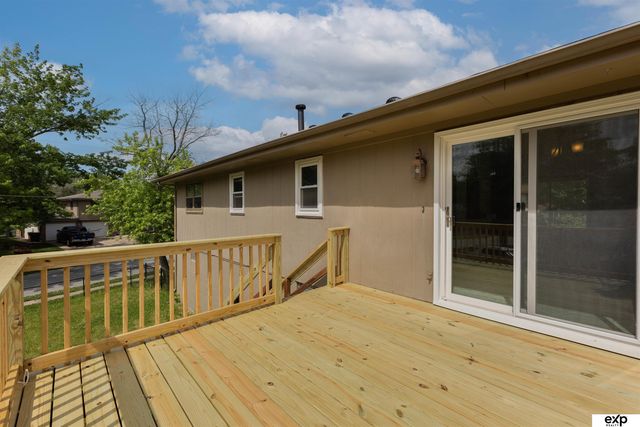 8304 S 49th Avenue, Omaha, NE 68157