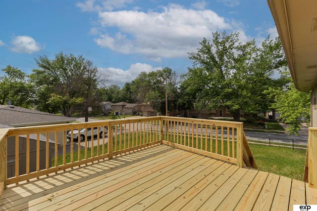 8304 S 49th Avenue, Omaha, NE 68157