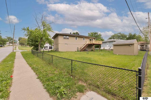 8304 S 49th Avenue, Omaha, NE 68157