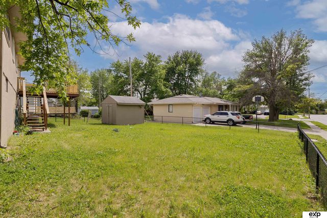 8304 S 49th Avenue, Omaha, NE 68157