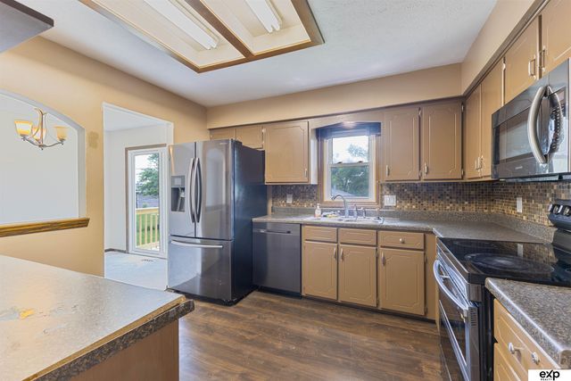 8304 S 49th Avenue, Omaha, NE 68157