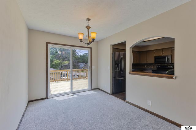 8304 S 49th Avenue, Omaha, NE 68157