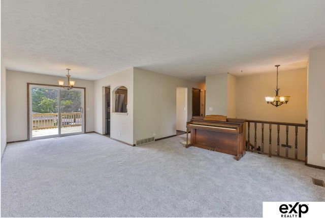 8304 S 49th Avenue, Omaha, NE 68157