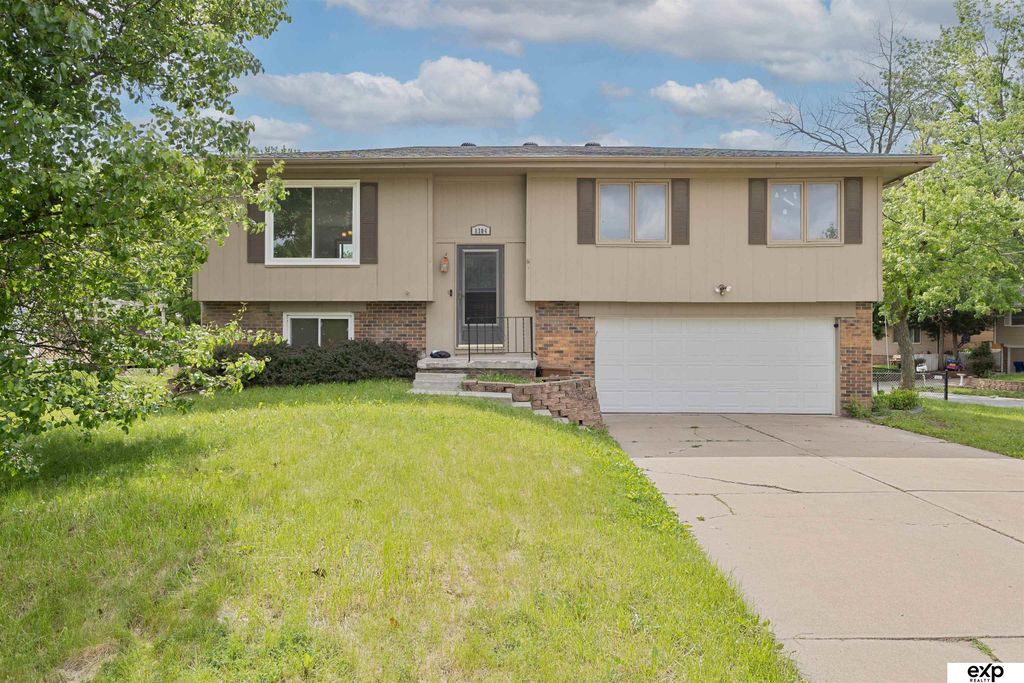8304 S 49th Avenue, Omaha, NE 68157