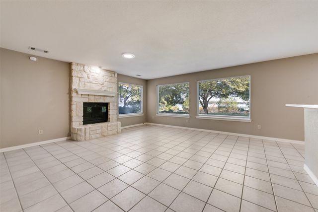 2569 Castle Circle, Fort Worth, TX 76108