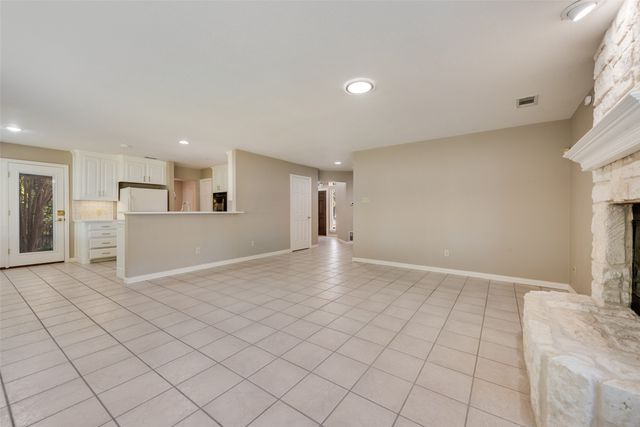 2569 Castle Circle, Fort Worth, TX 76108
