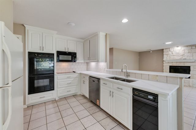 2569 Castle Circle, Fort Worth, TX 76108