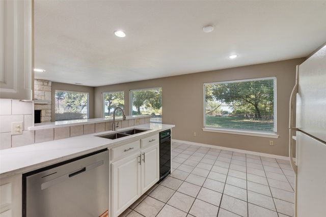 2569 Castle Circle, Fort Worth, TX 76108