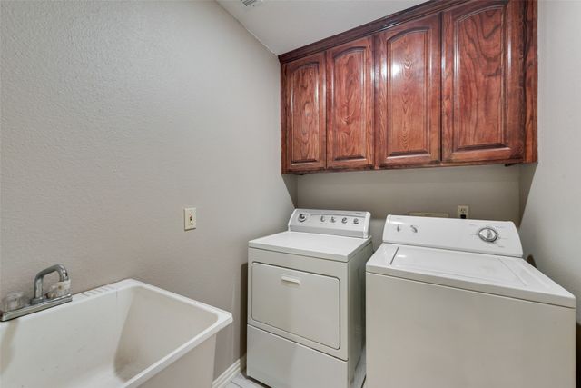 2569 Castle Circle, Fort Worth, TX 76108