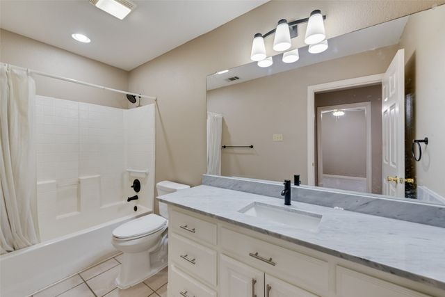 2569 Castle Circle, Fort Worth, TX 76108