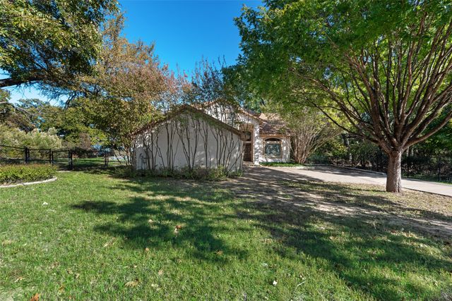 2569 Castle Circle, Fort Worth, TX 76108