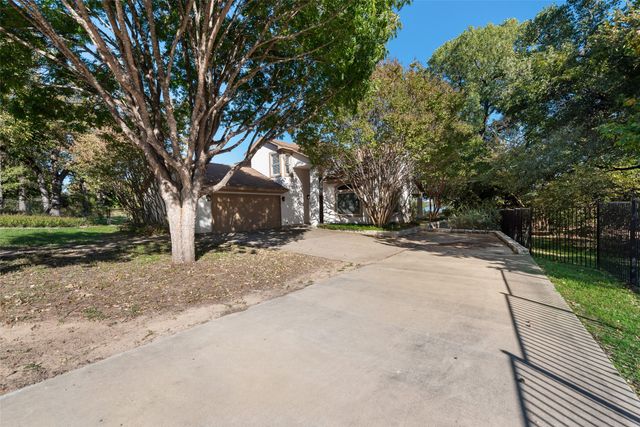 2569 Castle Circle, Fort Worth, TX 76108