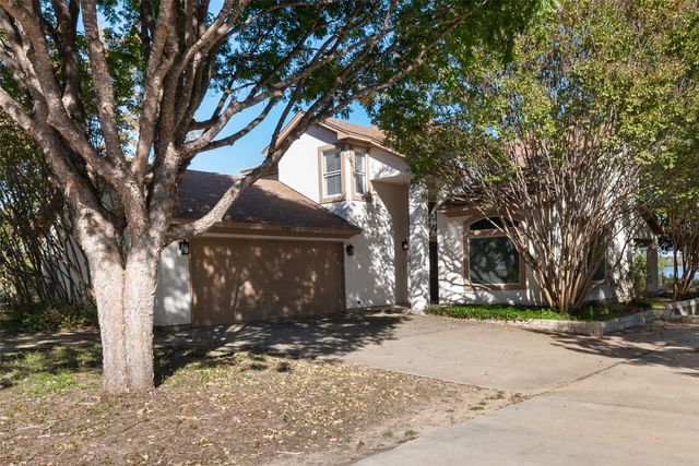2569 Castle Circle, Fort Worth, TX 76108