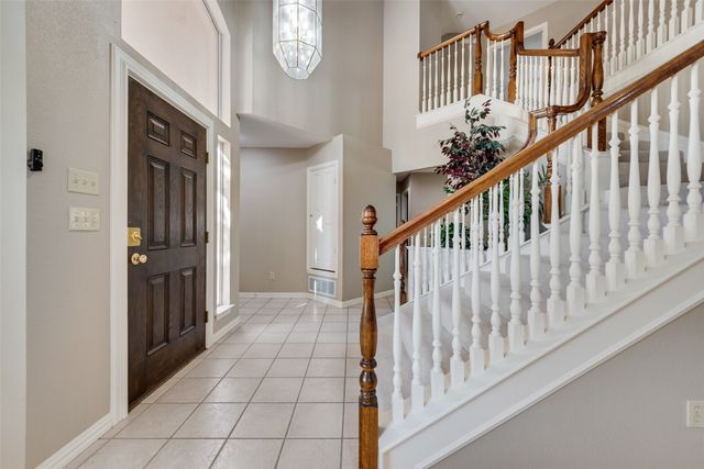 2569 Castle Circle, Fort Worth, TX 76108