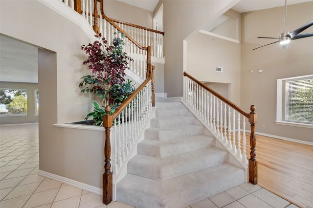 2569 Castle Circle, Fort Worth, TX 76108