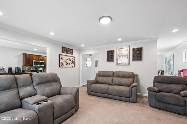 11600 Chinook Ct, Louisville, KY 40299