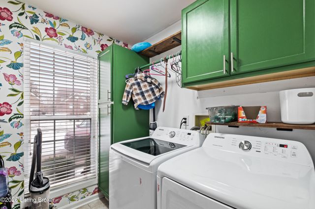 11600 Chinook Ct, Louisville, KY 40299