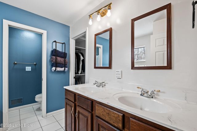 11600 Chinook Ct, Louisville, KY 40299