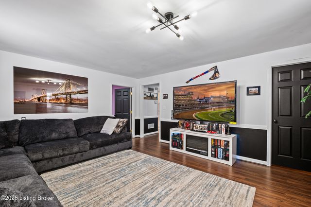 11600 Chinook Ct, Louisville, KY 40299