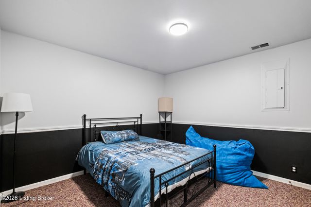 11600 Chinook Ct, Louisville, KY 40299