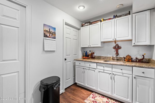 11600 Chinook Ct, Louisville, KY 40299