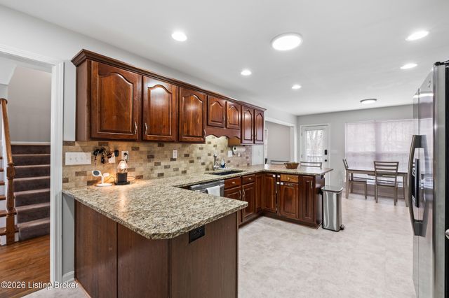 11600 Chinook Ct, Louisville, KY 40299