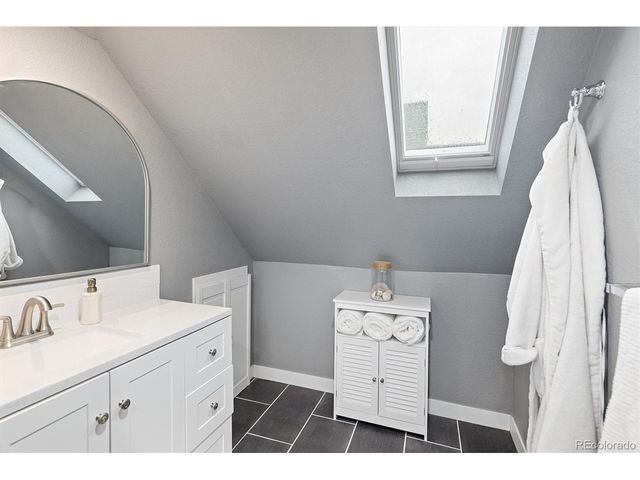 940 S Logan St, Denver, CO 80209