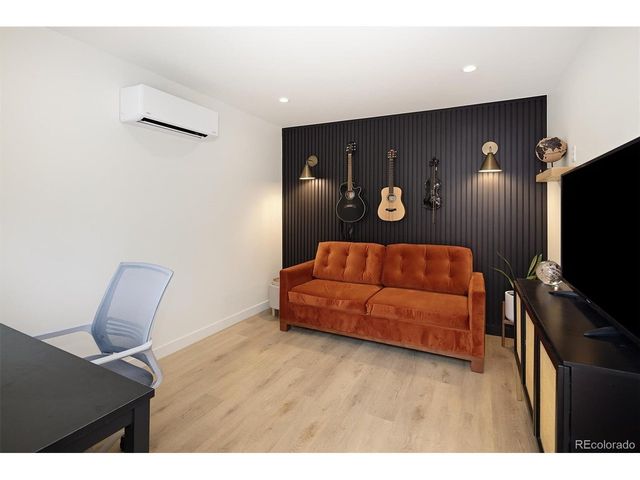 940 S Logan St, Denver, CO 80209