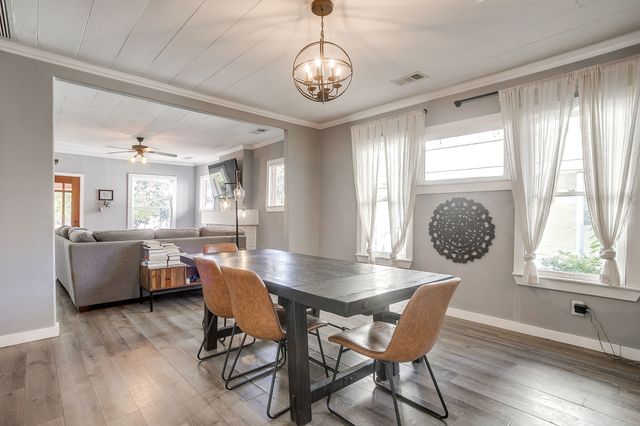 1220 W Arlington Avenue, Fort Worth, TX 76110