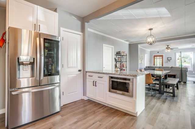 1220 W Arlington Avenue, Fort Worth, TX 76110