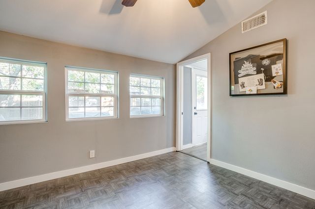 1220 W Arlington Avenue, Fort Worth, TX 76110