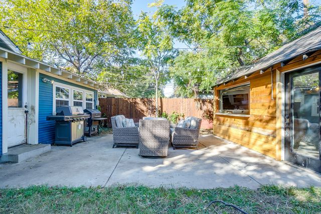 1220 W Arlington Avenue, Fort Worth, TX 76110