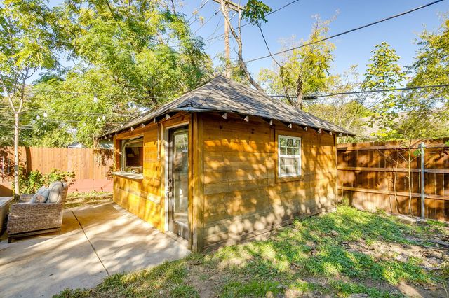 1220 W Arlington Avenue, Fort Worth, TX 76110