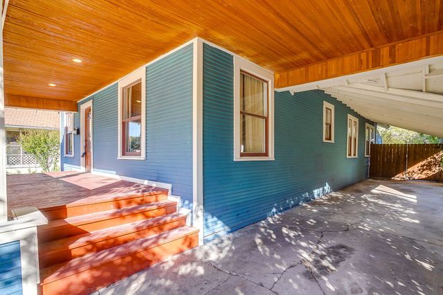 1220 W Arlington Avenue, Fort Worth, TX 76110