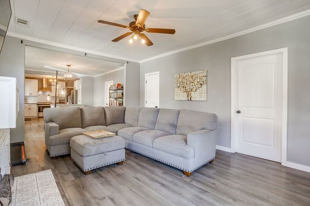 1220 W Arlington Avenue, Fort Worth, TX 76110