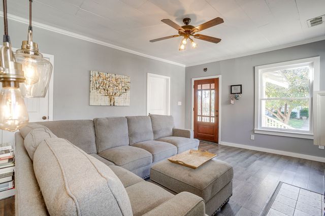 1220 W Arlington Avenue, Fort Worth, TX 76110