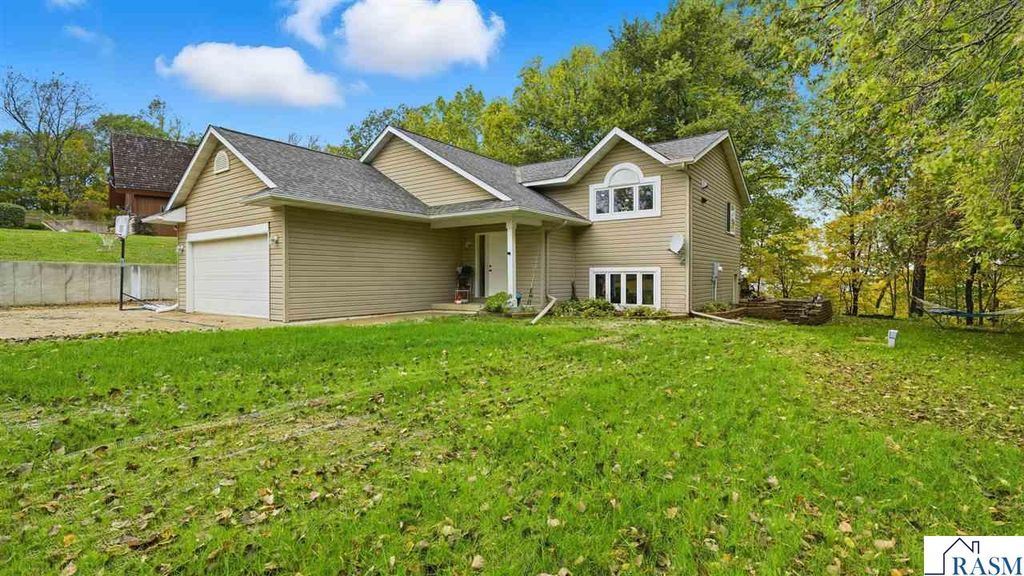 277 Red Ridge Road, Good Thunder, MN 56037