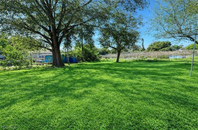 12274 1st ST, Fort Myers, FL 33905