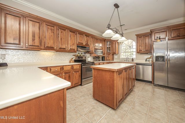 3301 Pineridge Drive, Ocean Springs, MS 39564