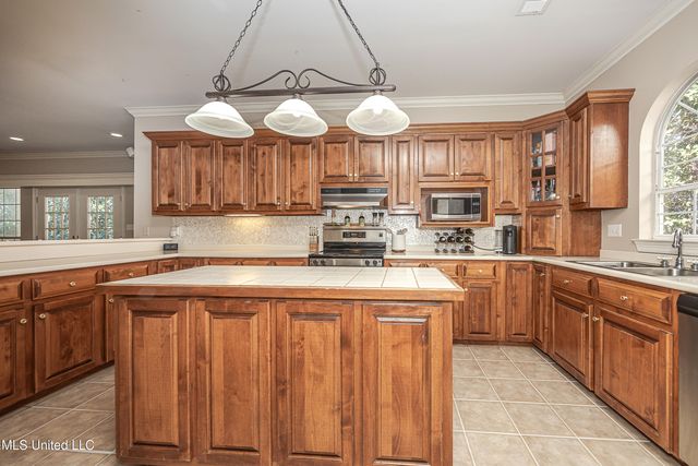 3301 Pineridge Drive, Ocean Springs, MS 39564