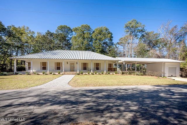 3301 Pineridge Drive, Ocean Springs, MS 39564