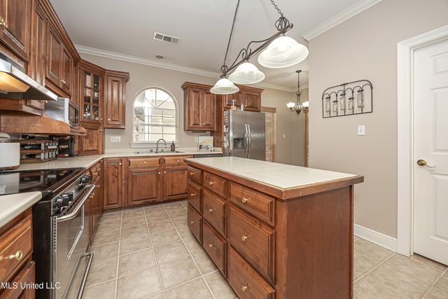 3301 Pineridge Drive, Ocean Springs, MS 39564