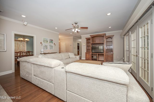 3301 Pineridge Drive, Ocean Springs, MS 39564