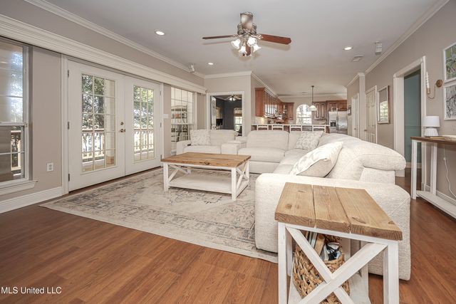 3301 Pineridge Drive, Ocean Springs, MS 39564