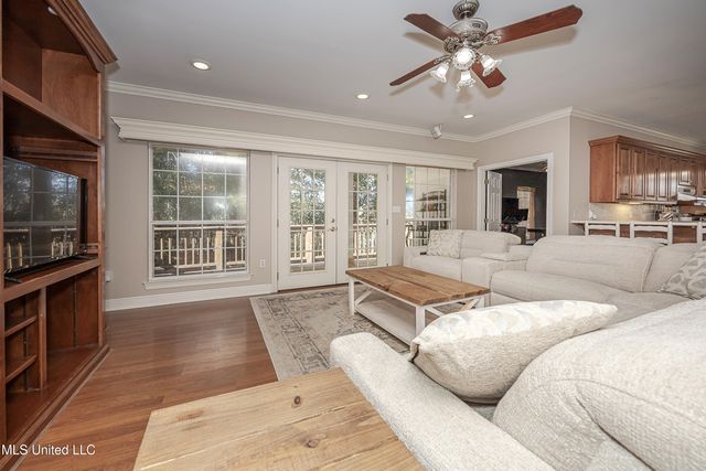 3301 Pineridge Drive, Ocean Springs, MS 39564