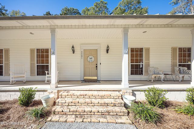 3301 Pineridge Drive, Ocean Springs, MS 39564