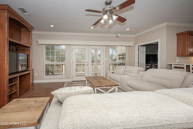 3301 Pineridge Drive, Ocean Springs, MS 39564